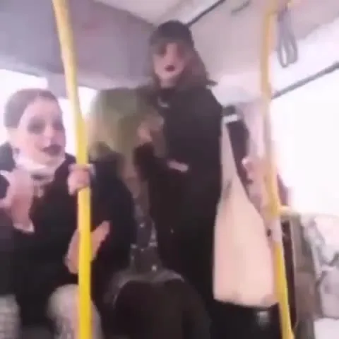 Танцы в автобусе и горящий автобус
