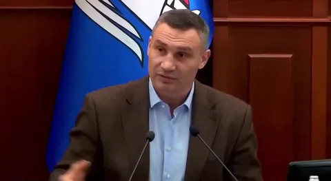 Кличко объясняет что-то важное