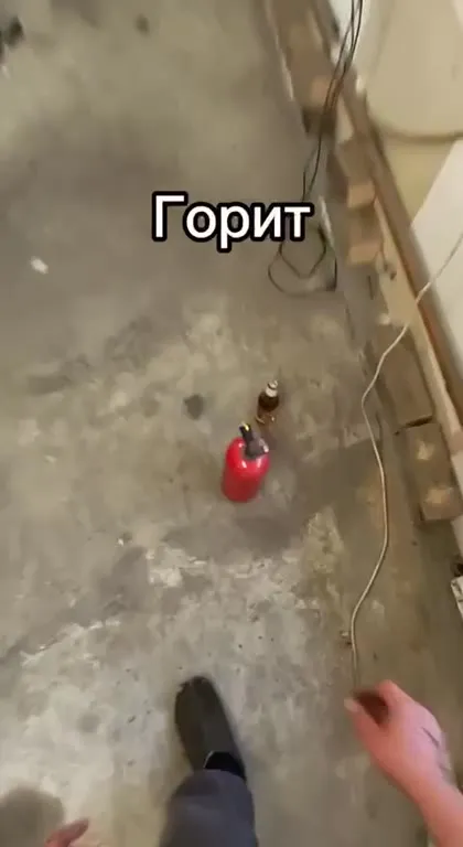 Горит машина, а он поёт