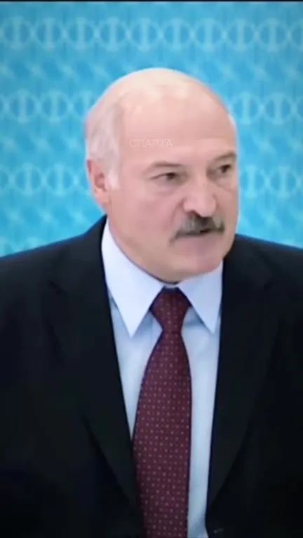 Лукашенко и крадущийся солдат