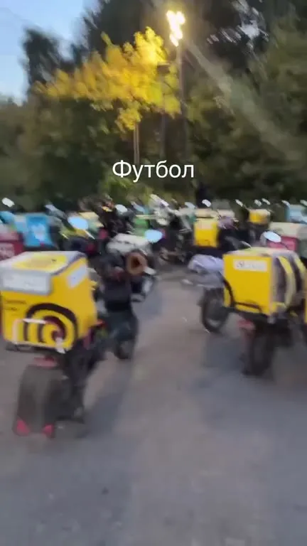 Футбол на доставочных мопедах