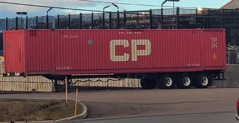 Огромный контейнер CP