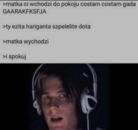 Matka wchodzi do pokoju