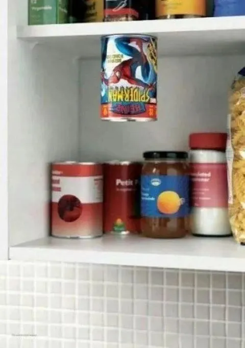 Банка вверх дном