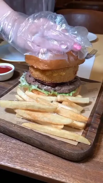 Burger Cheese Explosion