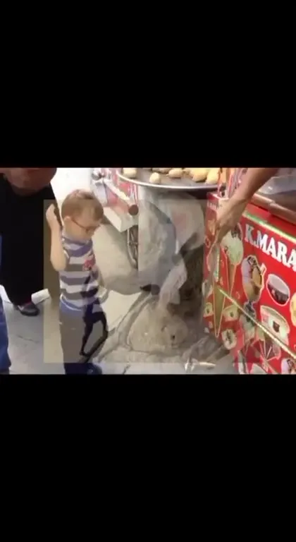 Мальчик и ловкое мороженое