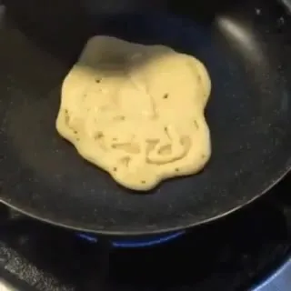 Блин с загадочным лицом
