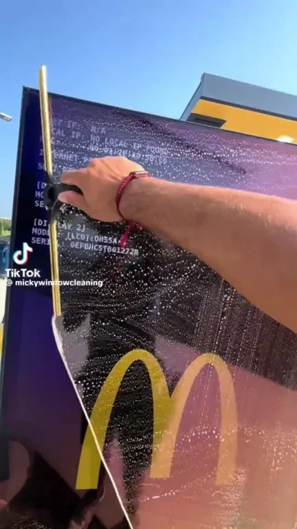 Cleaning the McDonald’s Output Screen