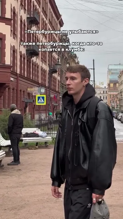 Петербуржец всё-таки улыбнулся
