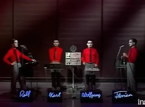 Kraftwerk śpiewa bania bania