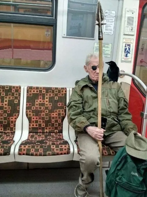 Рыцарь в вагоне метро