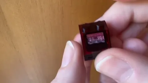 Крошечный экран в руках