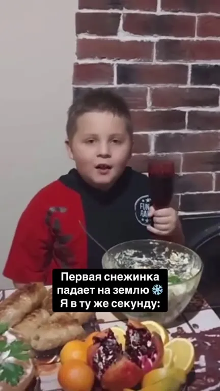 Первая снежинка падает за землю