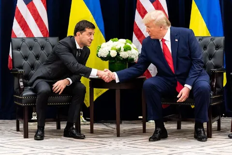 Трамп и Зеленский пожимают руки