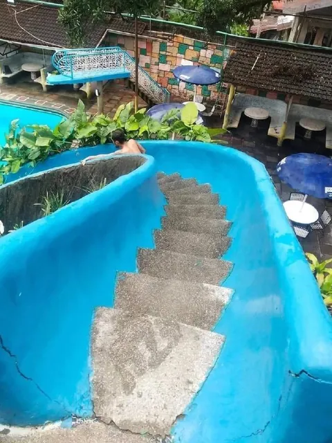 Лестница вместо водной горки