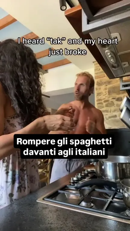 Rompere gli spaghetti davanti agli italiani
