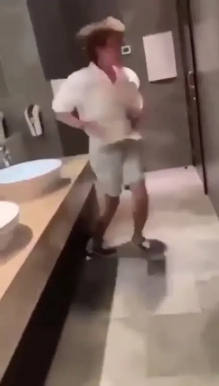 Танец закончился падением