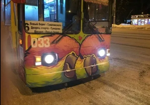 Автобус с лицом