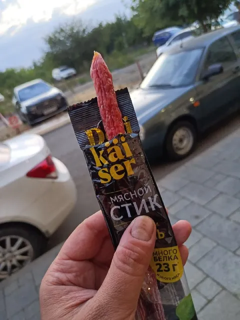 Мясной стик на улице