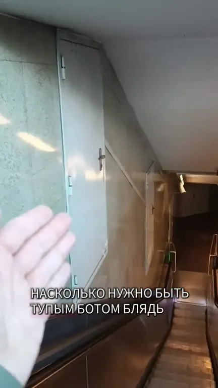 Тупым ботом в лифте