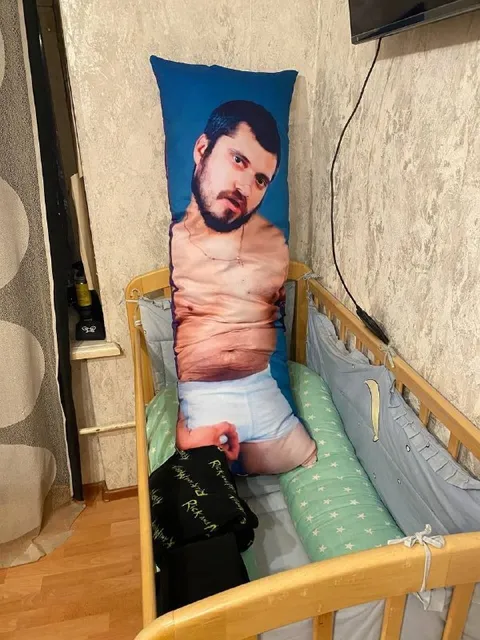 Подушка в детской кроватке