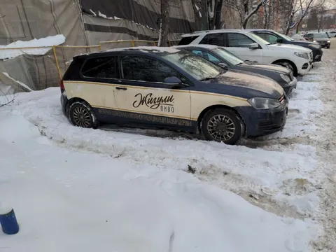 Жигули пиво на заснеженной машине