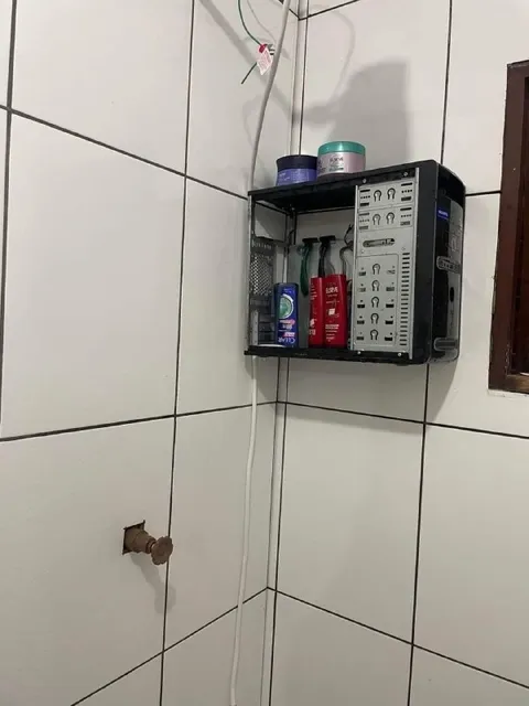 Компьютерный корпус вместо полки