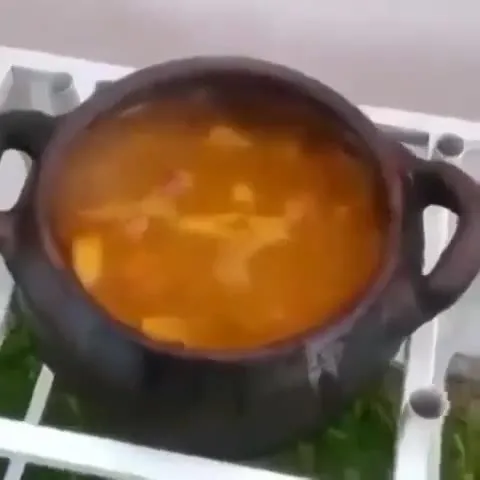 Суп исчезает из миски