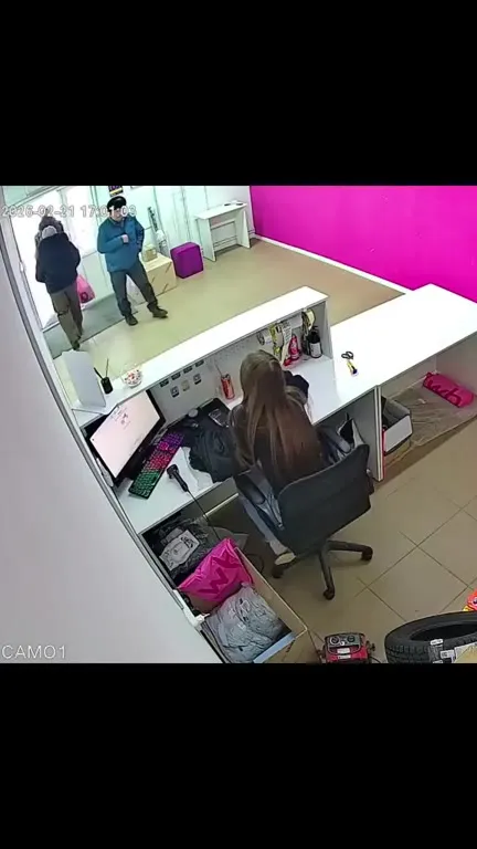 Покупатель с неожиданной покупкой