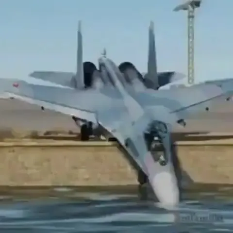 Самолёт клюёт воду