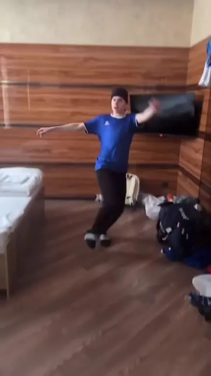 Неуклюжий танец с падением