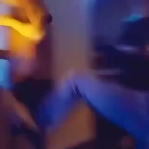 Светящиеся мечи напугали друга