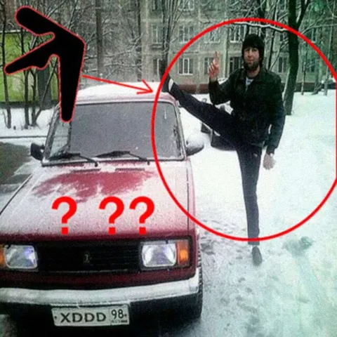 Удар ногой по машине