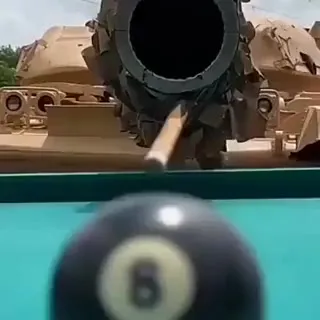 Танк играет в бильярд