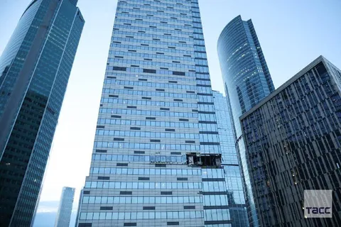 Повреждённая башня Москва-Сити