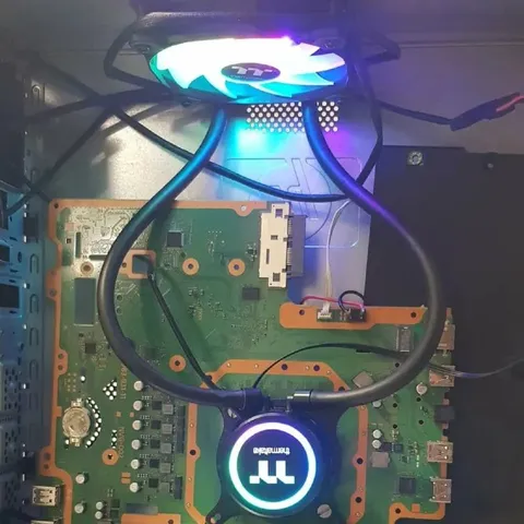 PS4 с водяным охлаждением
