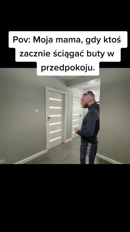 Mama każe ściągać buty