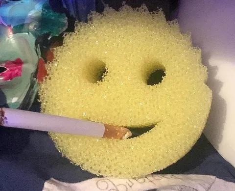 Губка с сигаретой