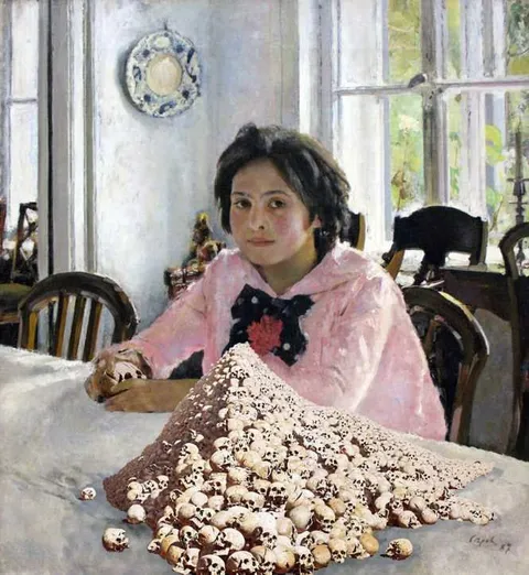 Девушка среди черепов