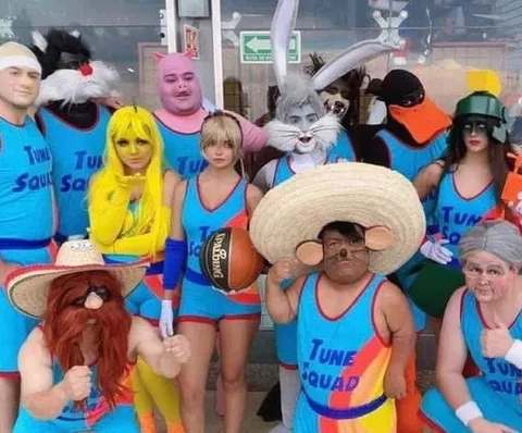 The Entire Tune Squad in Costume