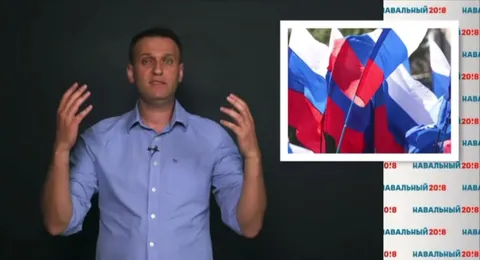 Навальный показывает неожиданных девушек