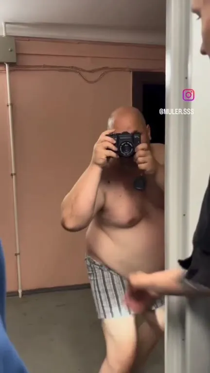 Фотограф в дверях