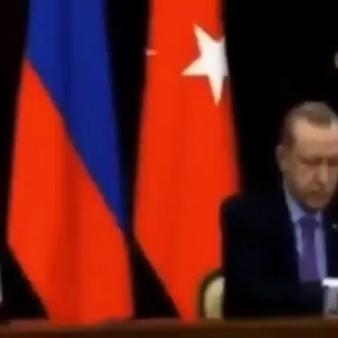 Неловкое рукопожатие на встрече