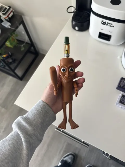 Странная фигурка с картриджем