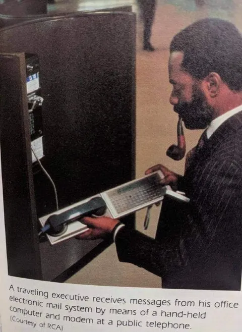 Traveling Executive Gets Office Messages