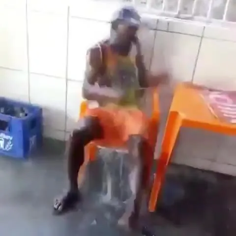Котик проснулся на работу