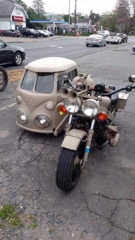 Мотоцикл с кабиной от автобуса