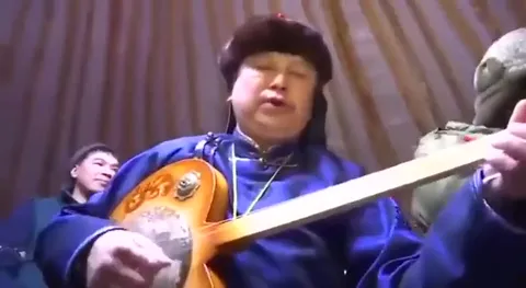 Солдаты устроили музыкальный джем