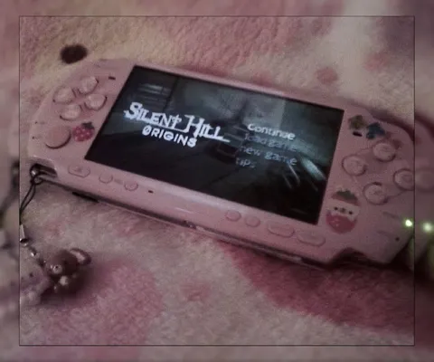 Pink PSP Playing Silent Hill