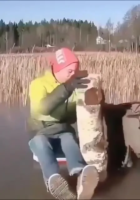 Сел на лёд и пожалел